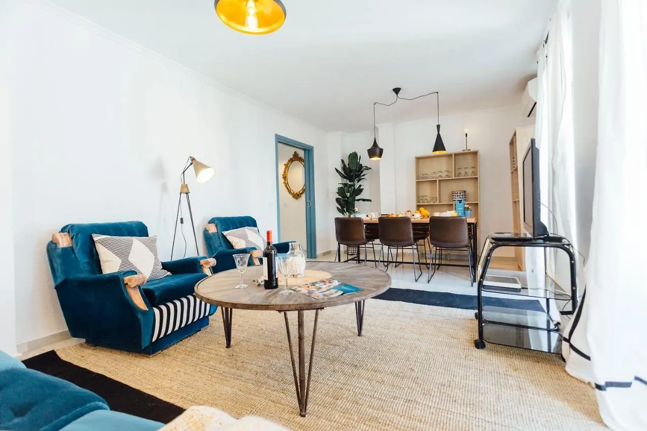 Stunning And Colorful- 4Bd 2Bth- Santa Cruz Apartment Seville