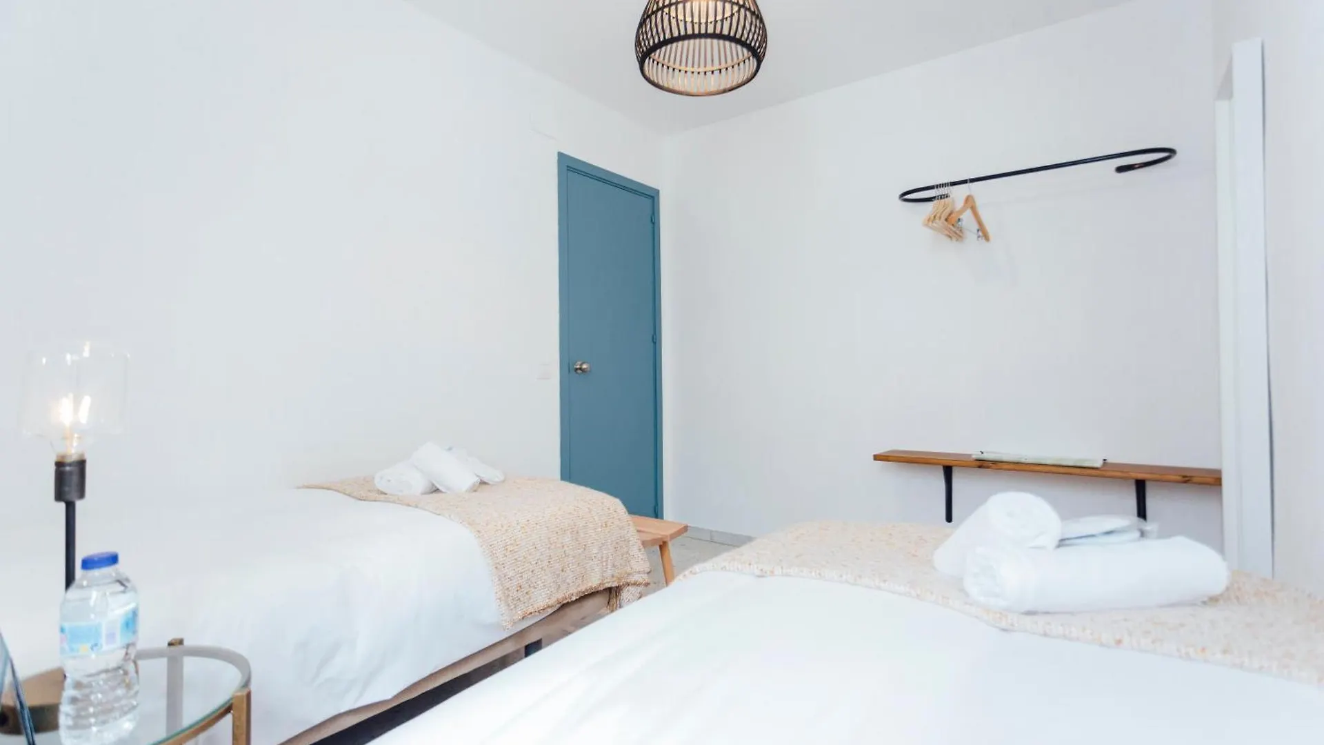 Stunning And Colorful- 4Bd 2Bth- Santa Cruz Apartment Seville