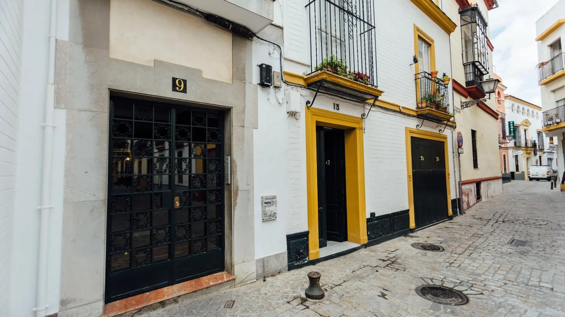 Stunning And Colorful- 4Bd 2Bth- Santa Cruz Apartment Seville