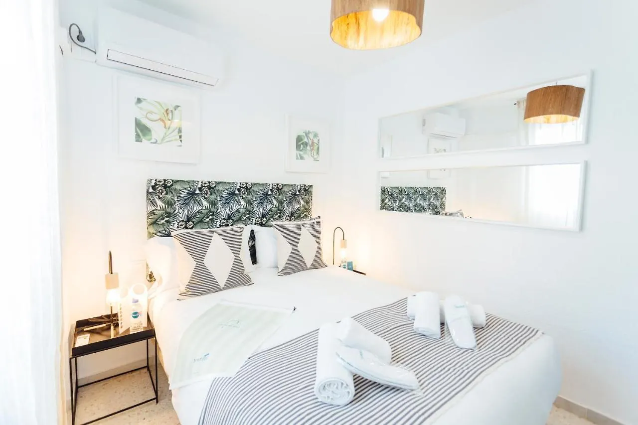 Stunning And Colorful- 4Bd 2Bth- Santa Cruz Apartment Seville