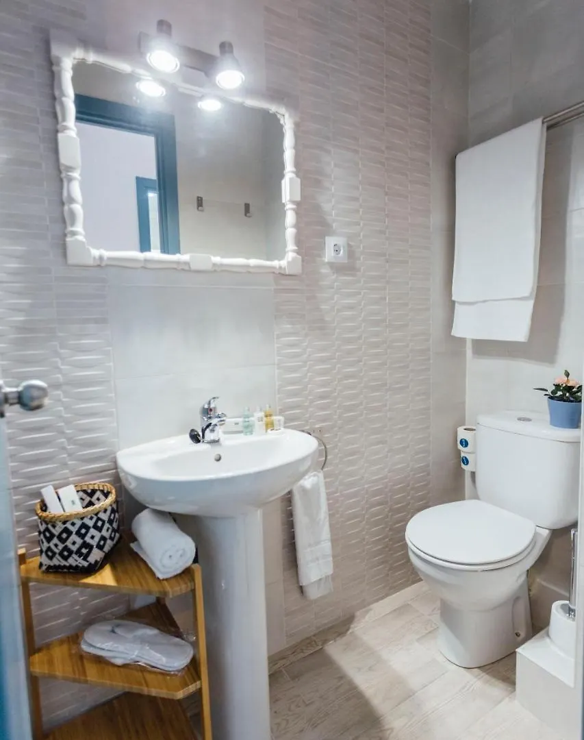 Stunning And Colorful- 4Bd 2Bth- Santa Cruz Apartment Seville